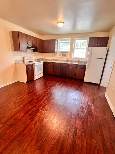 Building Photo - 213 W Court St