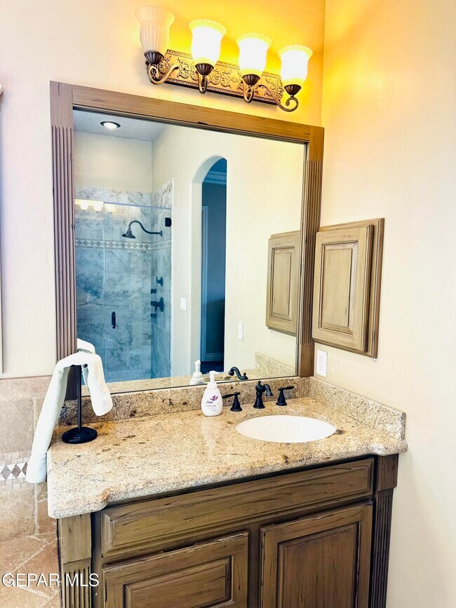 Building Photo - 6268 Wildwood Ct
