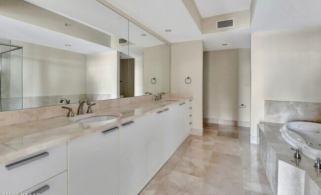 Building Photo - 241 Riverside Dr