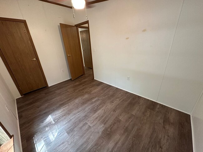 Building Photo - $1,350 / Month | 3 Bed · 2 Bath · 1,375 Sq...