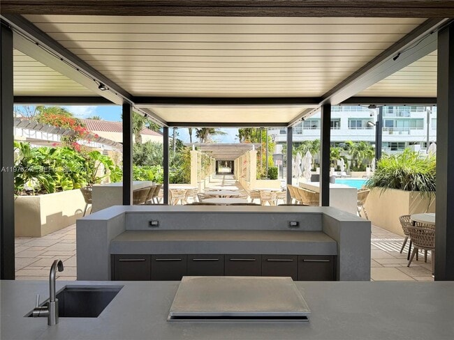 Building Photo - 400 South Pointe Dr