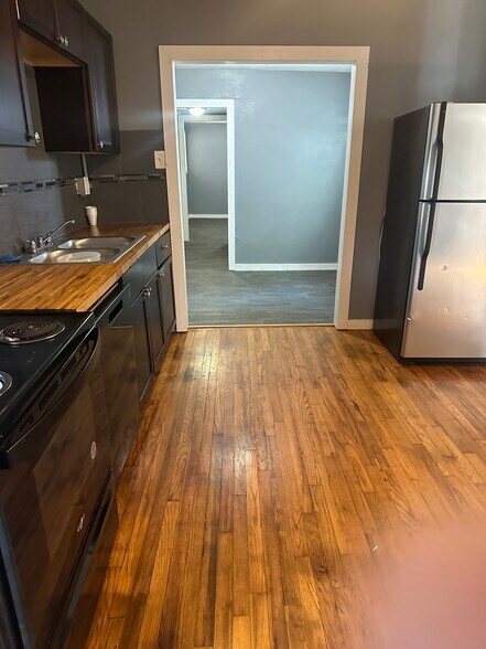 Building Photo - 311 Glamis Ave