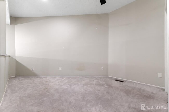 Building Photo - 496 Westgate Dr