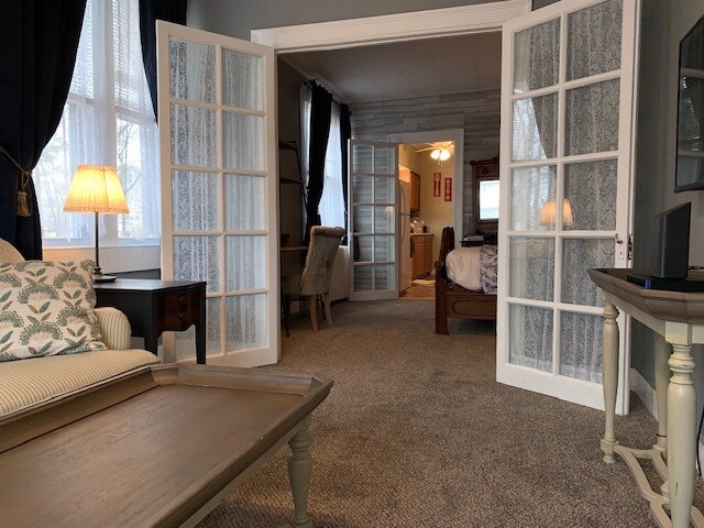 Building Photo - 174 Quinnipiac St