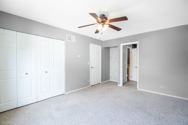 Building Photo - 2122 Kensington Dr