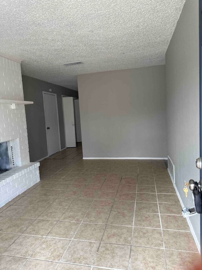 Building Photo - For Sale or Lease