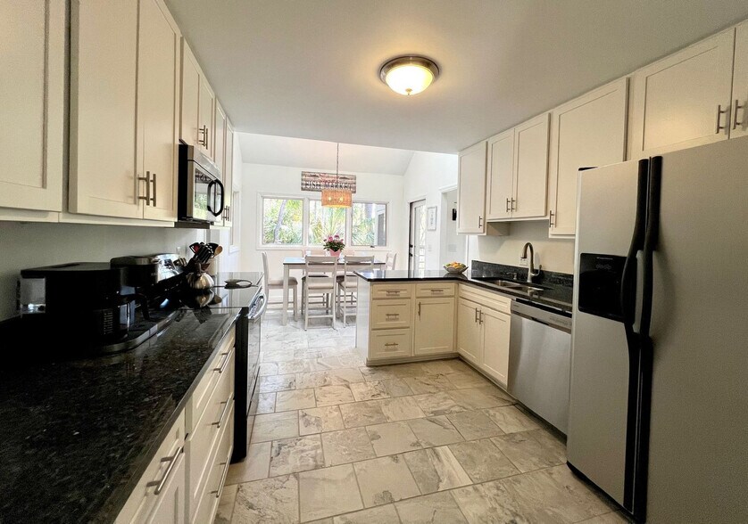 Building Photo - 2975 Deer Point Dr