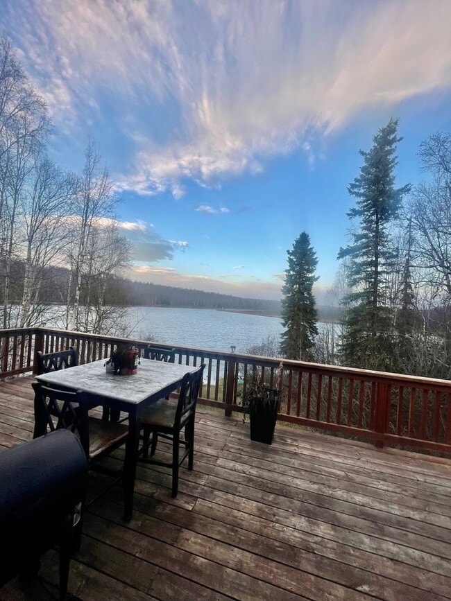 Building Photo - Serene Lakeside escape with direct lake ac...