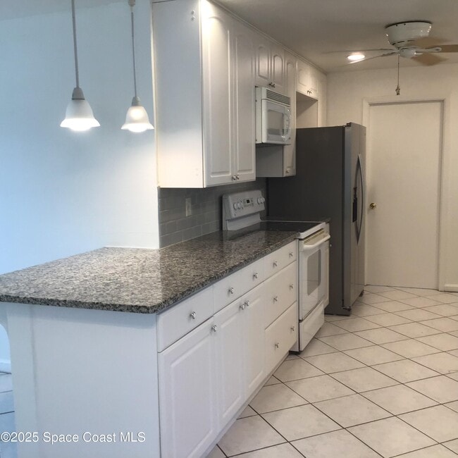 Building Photo - 2360 Warwick Rd