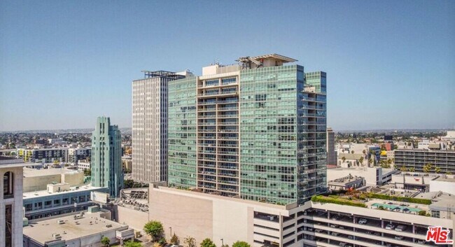 Building Photo - 3785 Wilshire Blvd