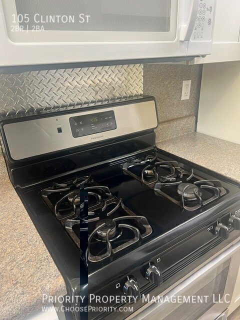 Building Photo - 105 Clinton St