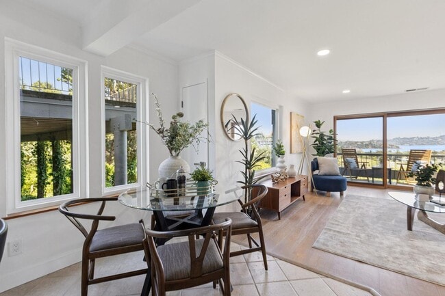 Building Photo - 2 Bedroom, 2 bathroom condo available with spectacular views of Richardson Bay!