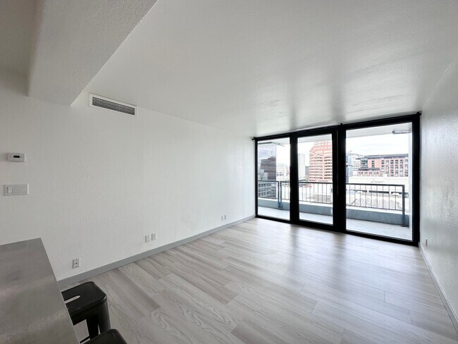 Building Photo - Newly Remodeled 1 bed 1 bath Condo in Down...