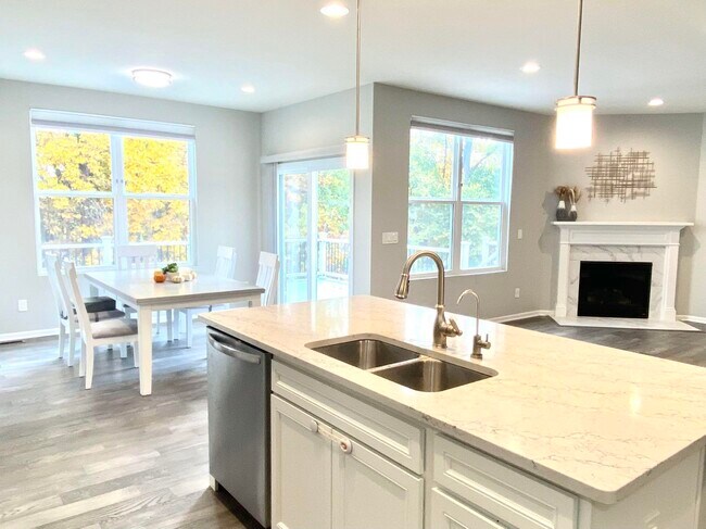 Building Photo - 2835 Dillon Dr