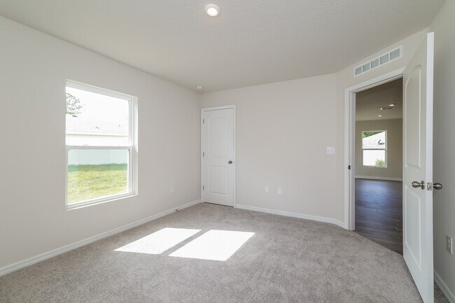 Building Photo - 1427 Swan Ct