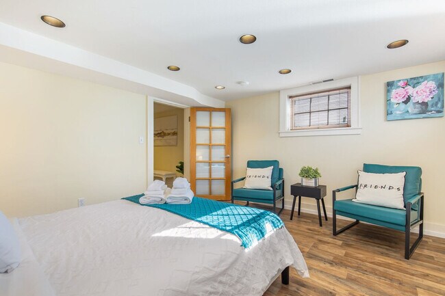 Building Photo - 710 10th Ave E