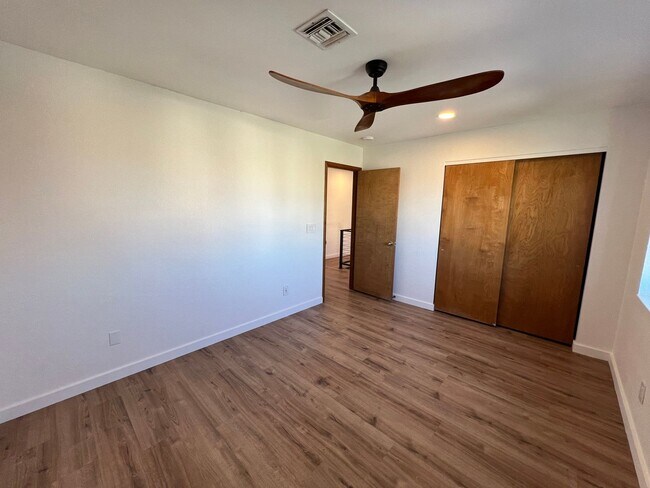 Building Photo - POOL HOME IN SHEFFIELD ESTATES!