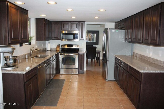 Building Photo - 1761 S Henkel Cir
