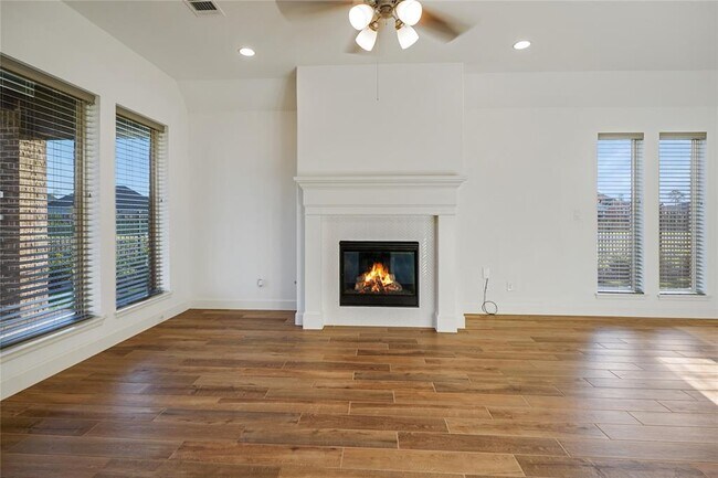 Building Photo - 15906 Golden Trails Ct