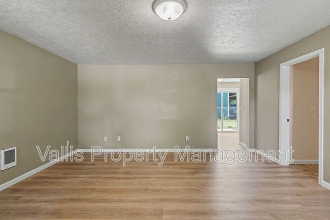 Building Photo - 3080 Park Ave NE