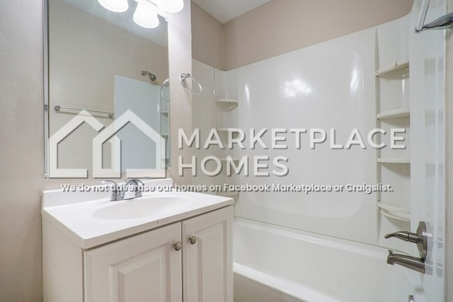 Building Photo - 1051 Scott Rd