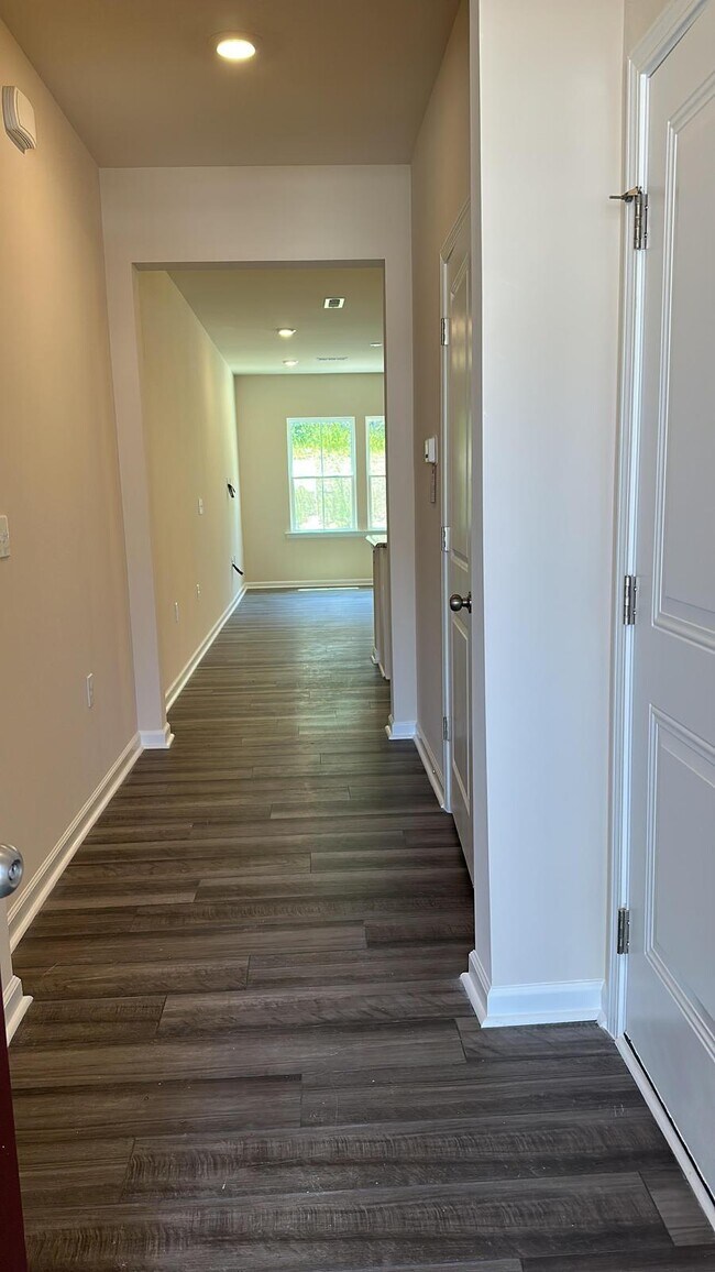 Building Photo - 897 Falls Grove Trl