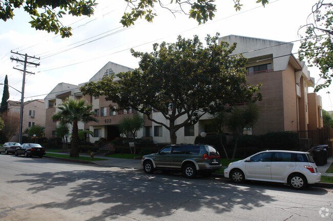 Building Photo - 620 E Elk Ave