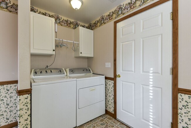 Building Photo - 5558 State Hwy 265