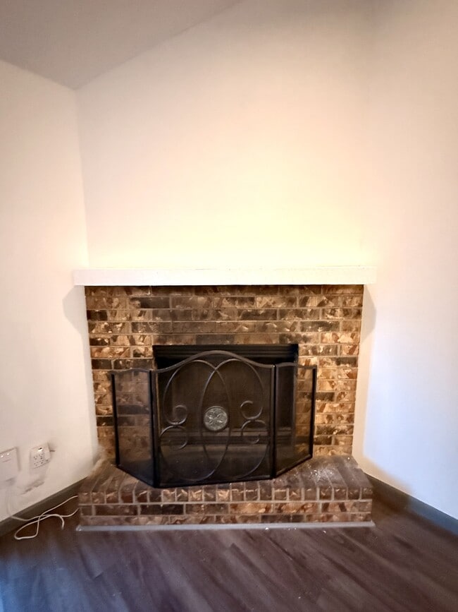 Building Photo - 209 NE Timbercreek Dr