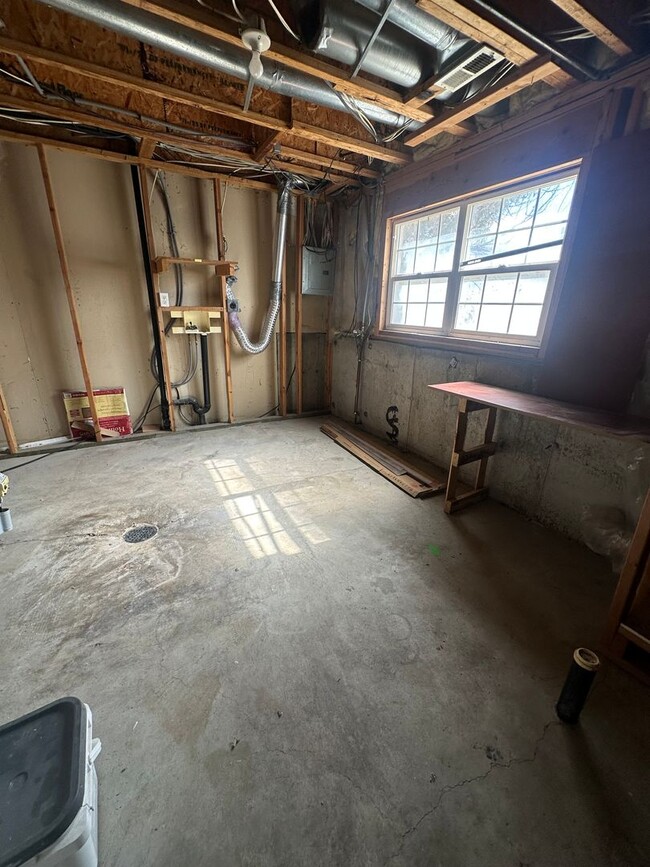 Building Photo - BEAUIFUL TOWNHOME!!!