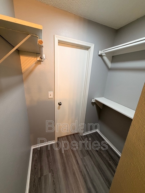 Building Photo - 1615 1/2 N Main St