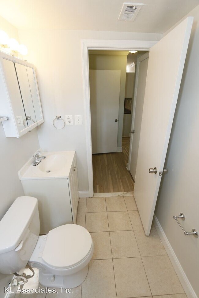 Building Photo - 1 br, 1 bath House - 7529 Riverdale Road  ...