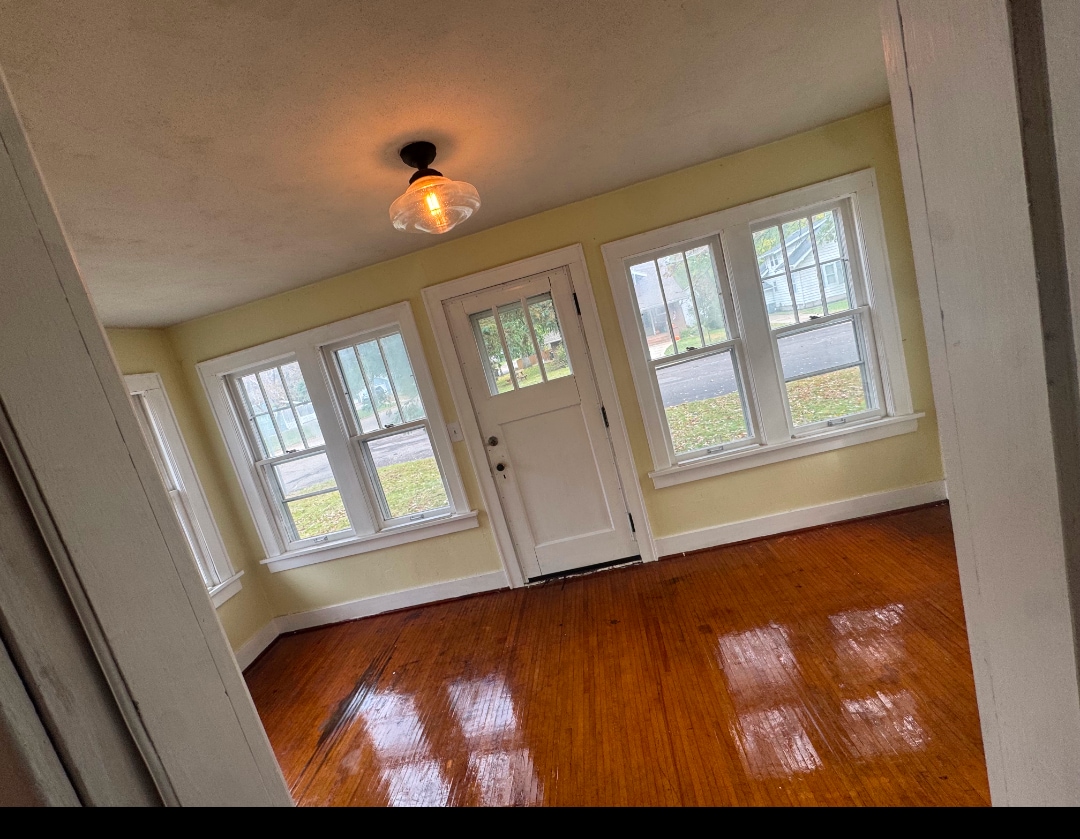 Building Photo - 1102 Kenwood St