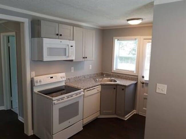Building Photo - 1609 Clara Ave