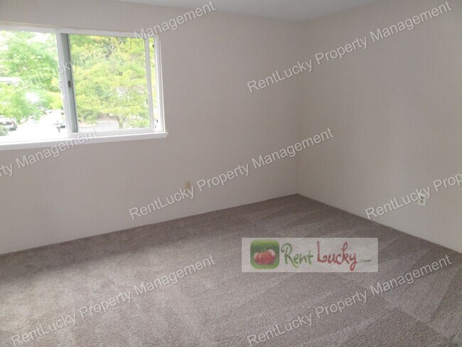 Building Photo - Cute & Updated 1-Bedroom Condo in Convenie...