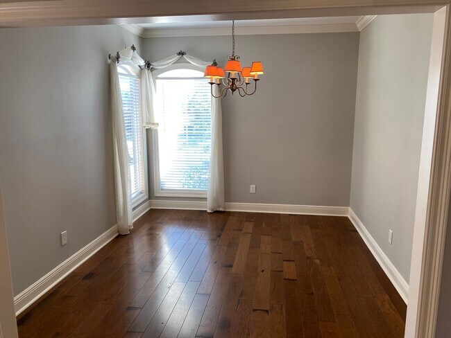Building Photo - ****JUST REDUCED****720 Chombard Dr Brando...