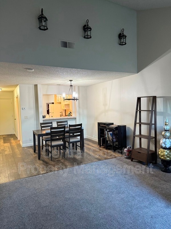 Building Photo - 1884 Cherokee Dr