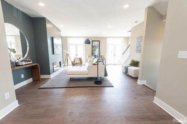 Building Photo - 1534 S Piazza Dr