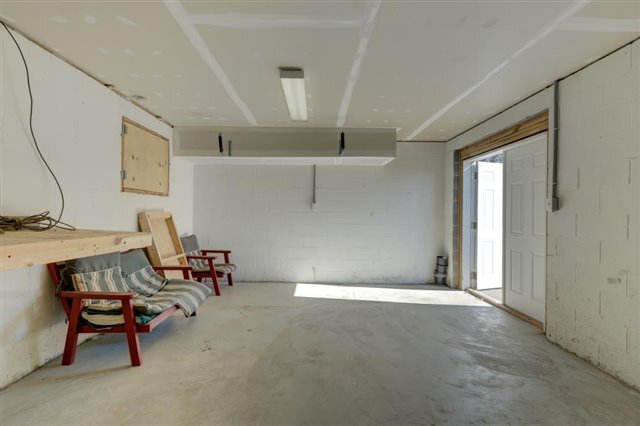 Building Photo - 612 Loop Rd
