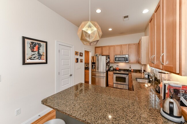 Building Photo - 332 Magnolia Ave