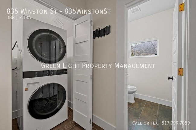 Building Photo - 835 Winston St