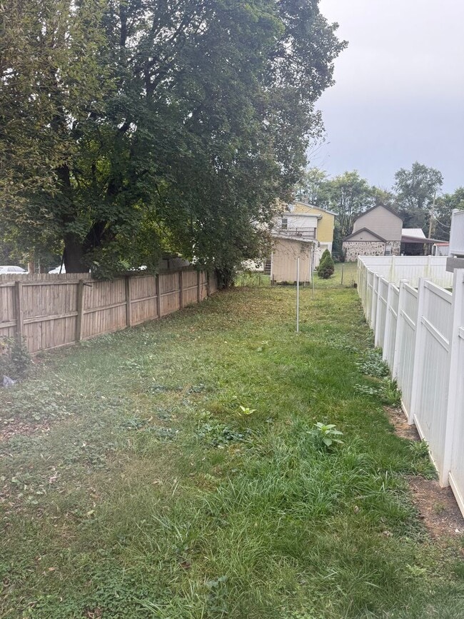 Building Photo - 2 bedroom with a bonus room! Newville PA!