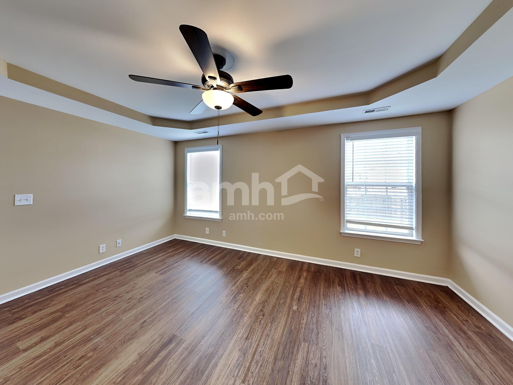 Building Photo - 1262 Lasalle Dr