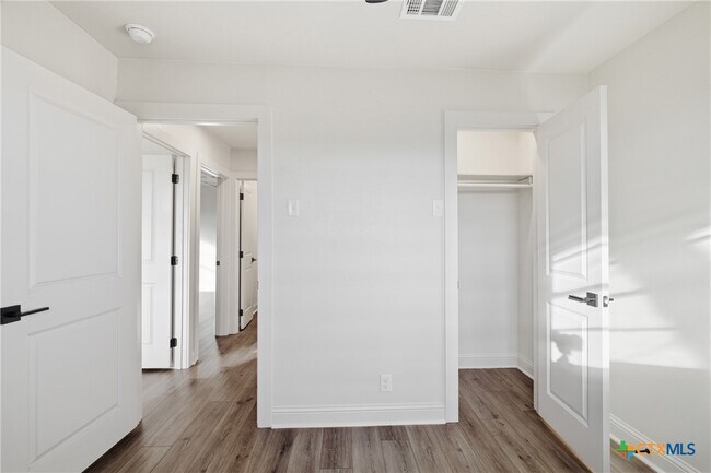 Building Photo - 410 State Hwy 95