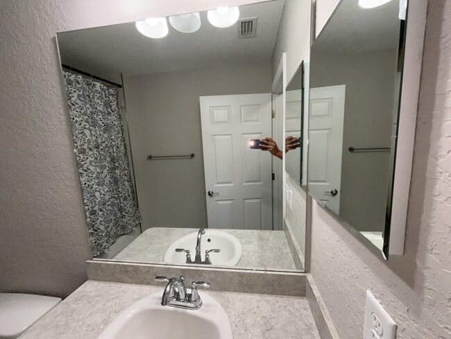 Building Photo - 3099 W Viking Ln