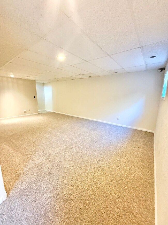 Building Photo - Beautiful Home on Picket for Rent!