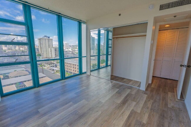 Building Photo - 745 Isenberg St