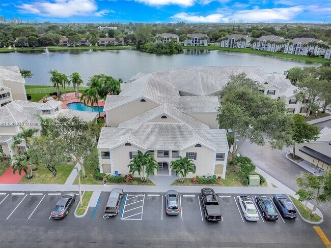 Building Photo - 2841 N Oakland Forest Dr