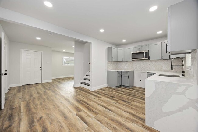 Building Photo - 3806 Zephyr St