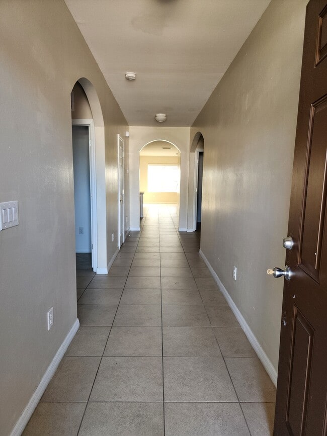 Building Photo - 220 SW 19th Terrace